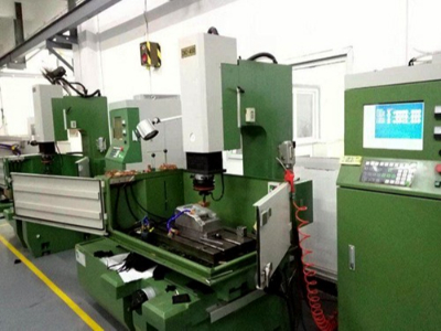 鼎拓數(shù)控-設(shè)備照片